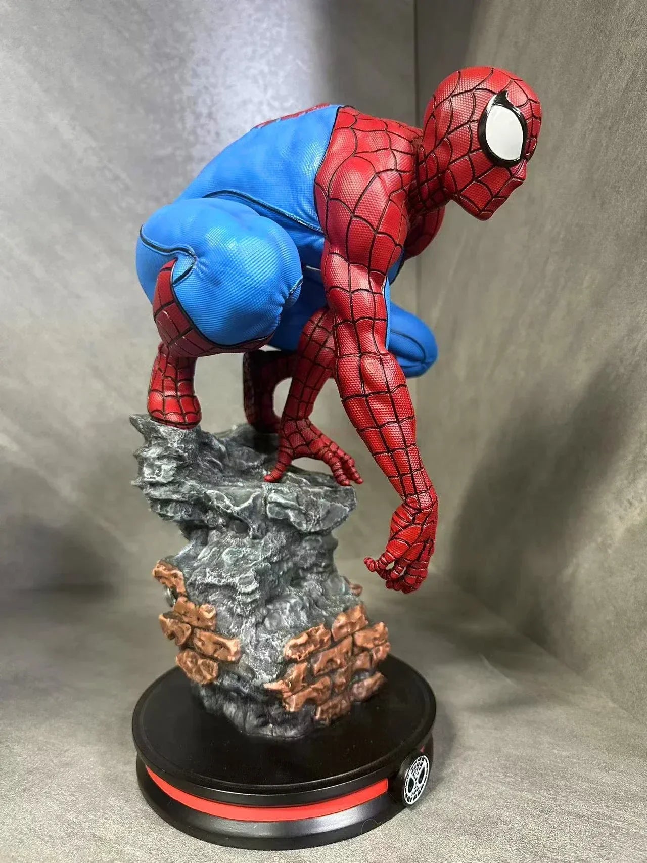 40cm 1/4 Marvel Spiderman Statue Captain America Shield Spider Man Statue Gk Figure Resin Personalized Creative Collect Gift