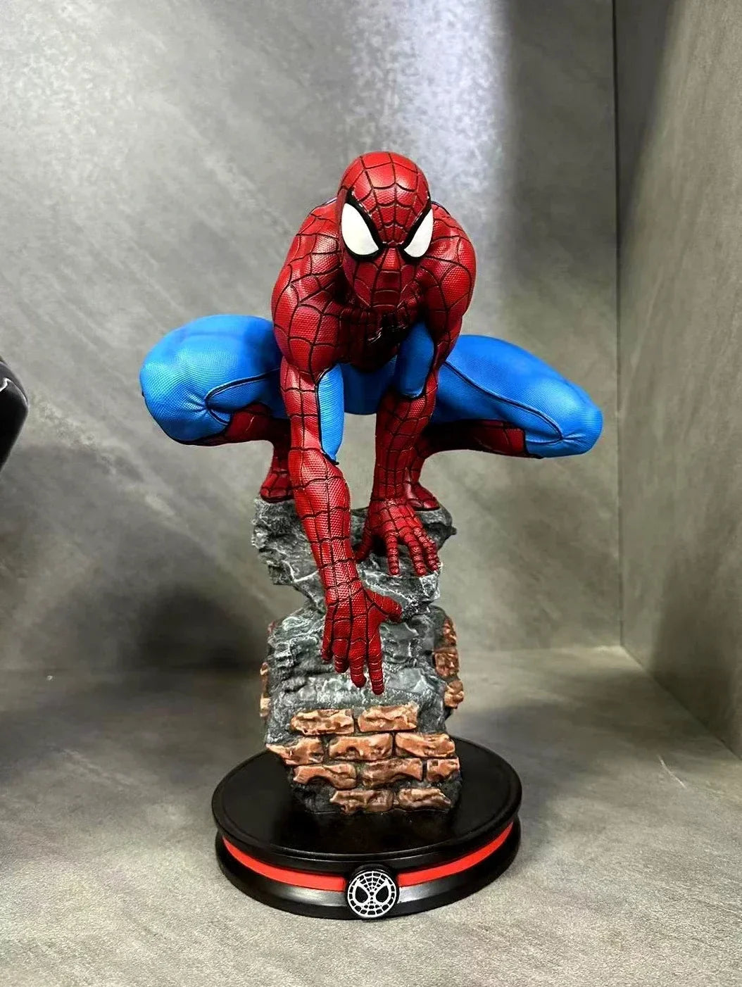 40cm 1/4 Marvel Spiderman Statue Captain America Shield Spider Man Statue Gk Figure Resin Personalized Creative Collect Gift