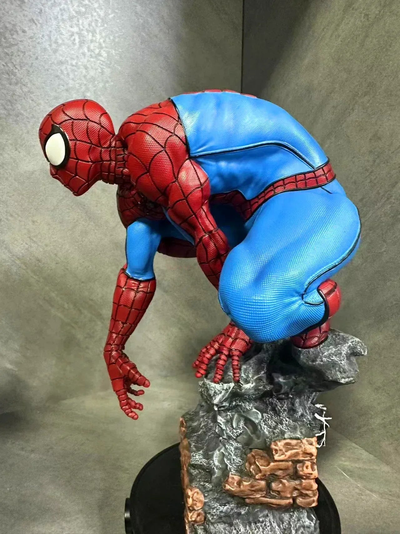 40cm 1/4 Marvel Spiderman Statue Captain America Shield Spider Man Statue Gk Figure Resin Personalized Creative Collect Gift