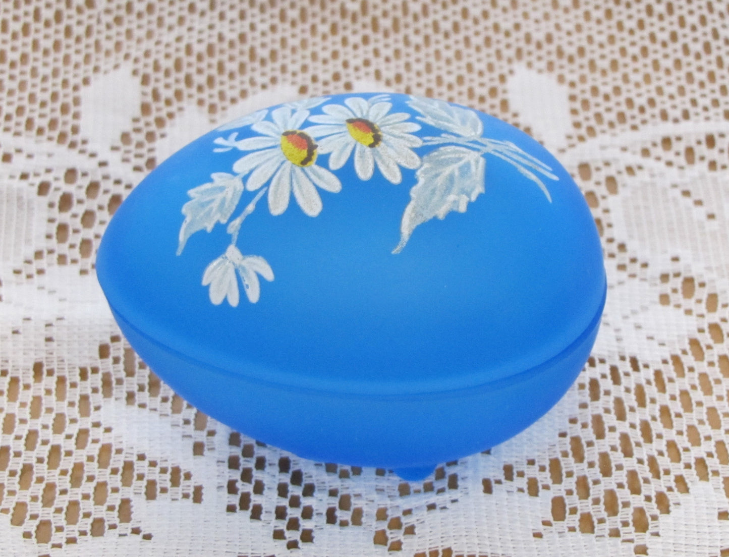 Vintage Egg Box: West Moreland White Daisy on Blue Mist Scarce Ca. 1971 Glass