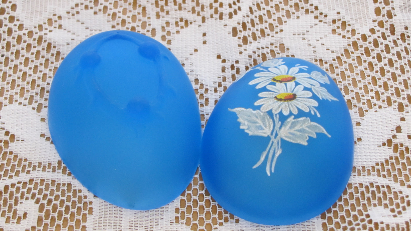 Vintage Egg Box: West Moreland White Daisy on Blue Mist Scarce Ca. 1971 Glass