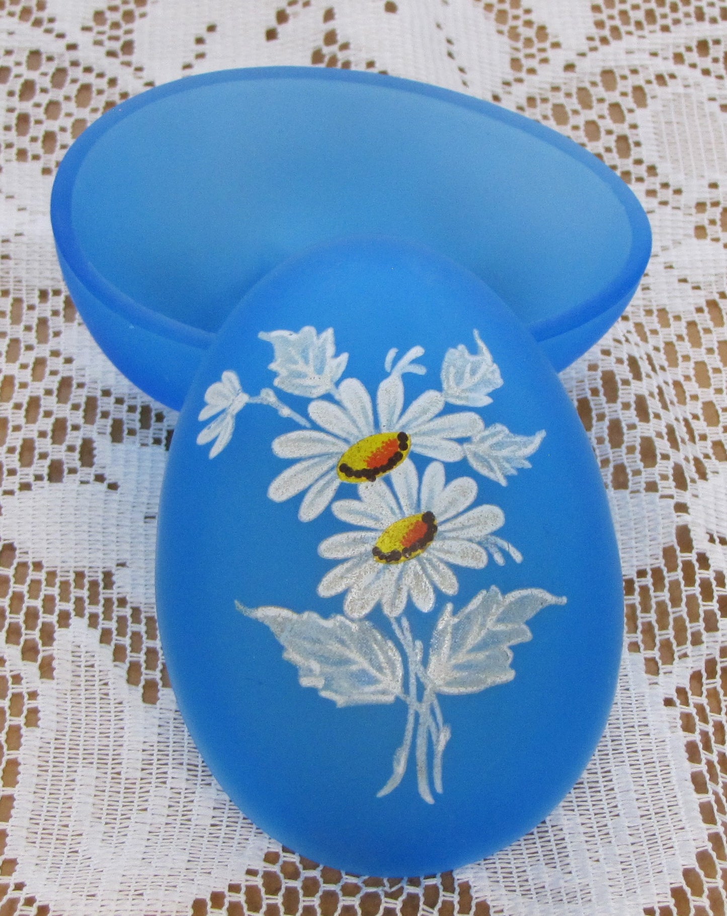 Vintage Egg Box: West Moreland White Daisy on Blue Mist Scarce Ca. 1971 Glass