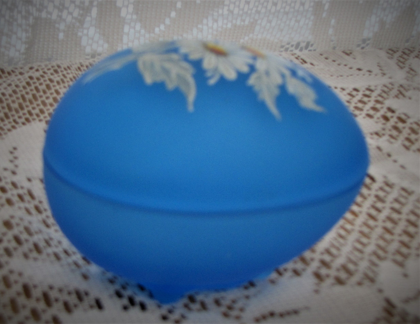 Vintage Egg Box: West Moreland White Daisy on Blue Mist Scarce Ca. 1971 Glass