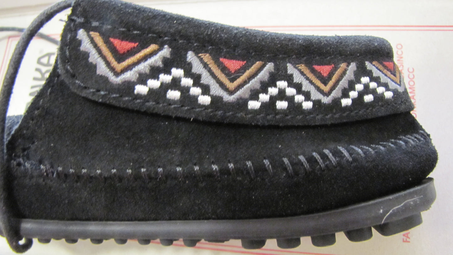 Moccasins by Minnetonka Woman size 6 Black Suede Slip on Ankle Boot