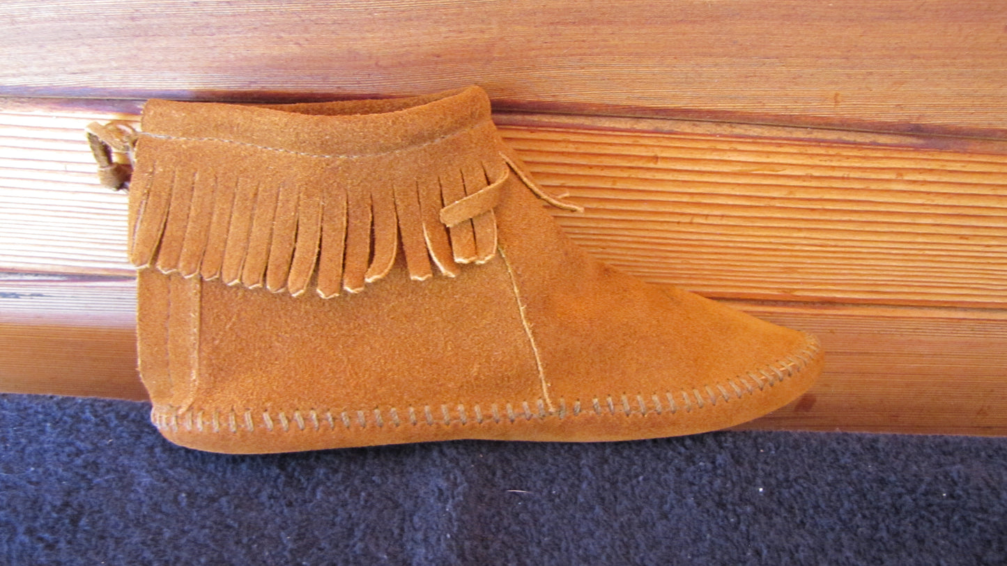 Moccasins by Minnetonka Women size 5 Brown Suede