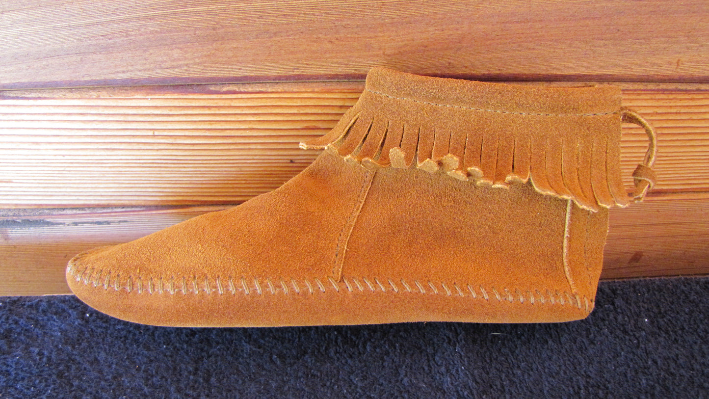 Moccasins by Minnetonka Women size 5 Brown Suede