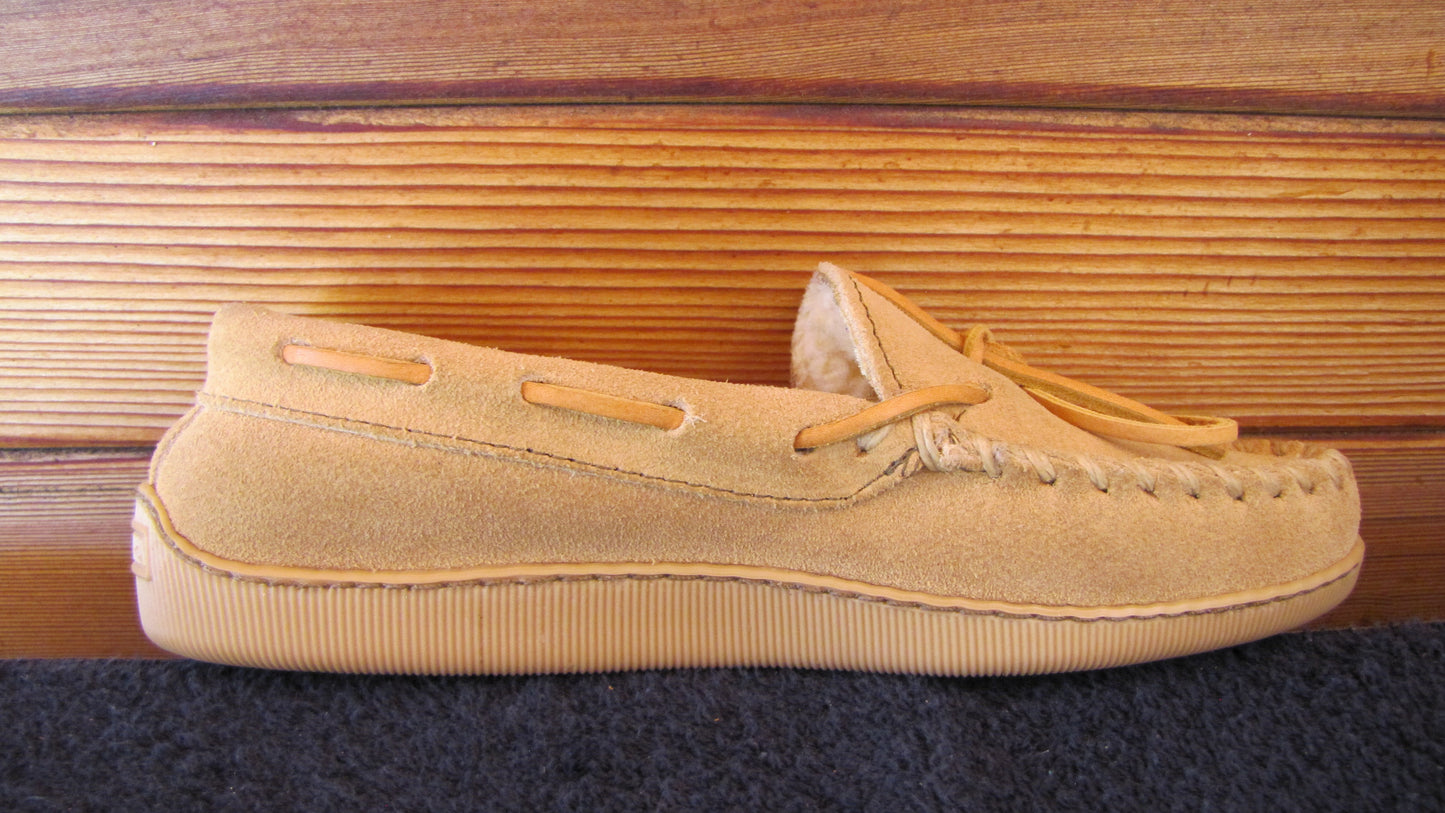 Moccasins by Minnetonka Woman size 5 Tan Suede Slip on Loafer