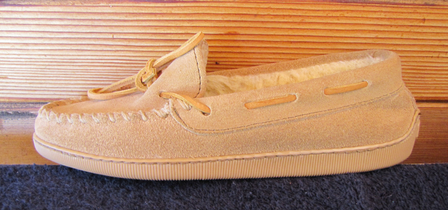 Moccasins by Minnetonka Woman size 5 Tan Suede Slip on Loafer