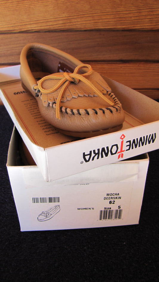 Moccasins by Minnetonka Woman size 5 Mocha Tan Soft Deerskin Slip on style