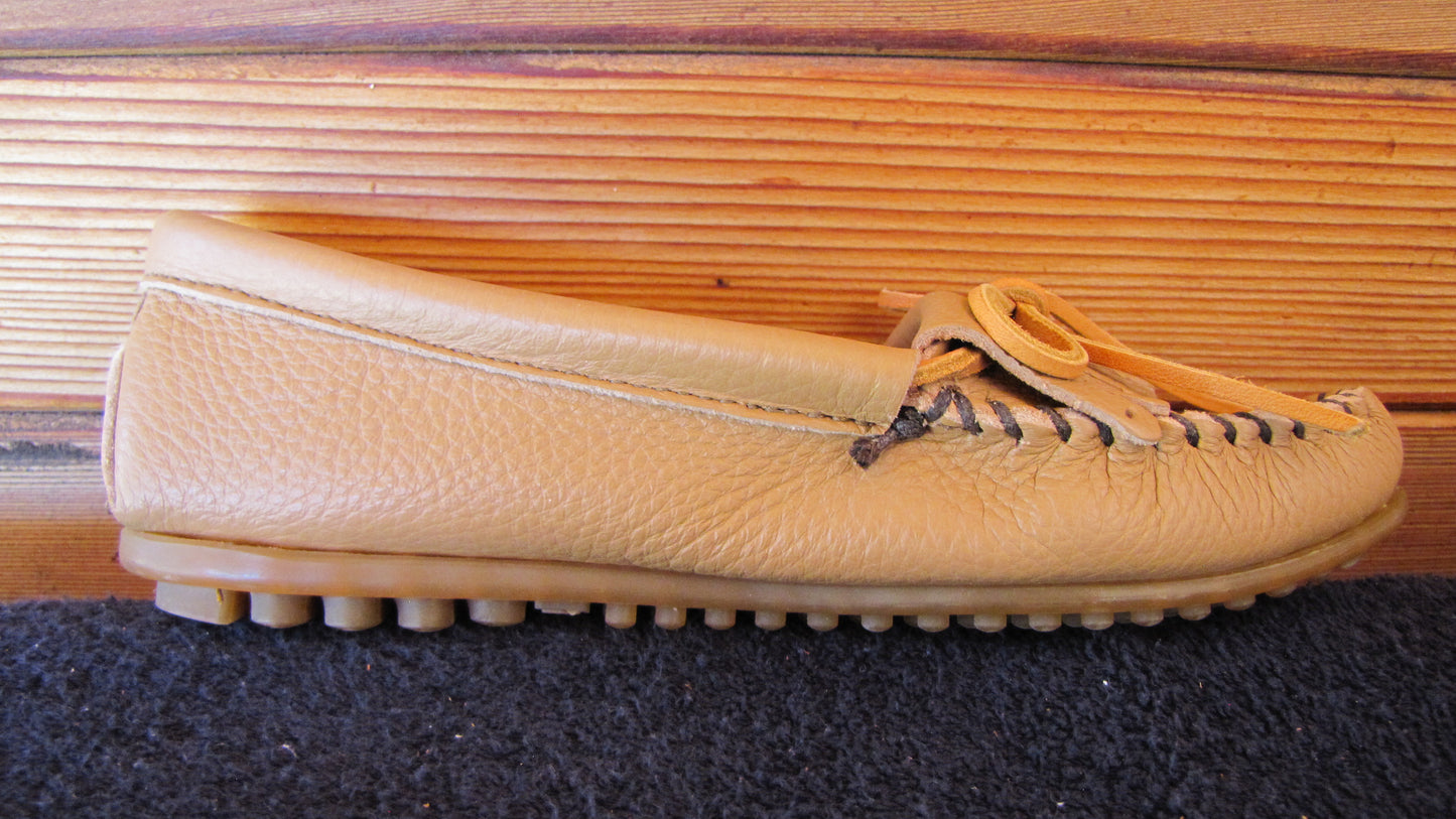 Moccasins by Minnetonka Woman size 5 Mocha Tan Soft Deerskin Slip on style