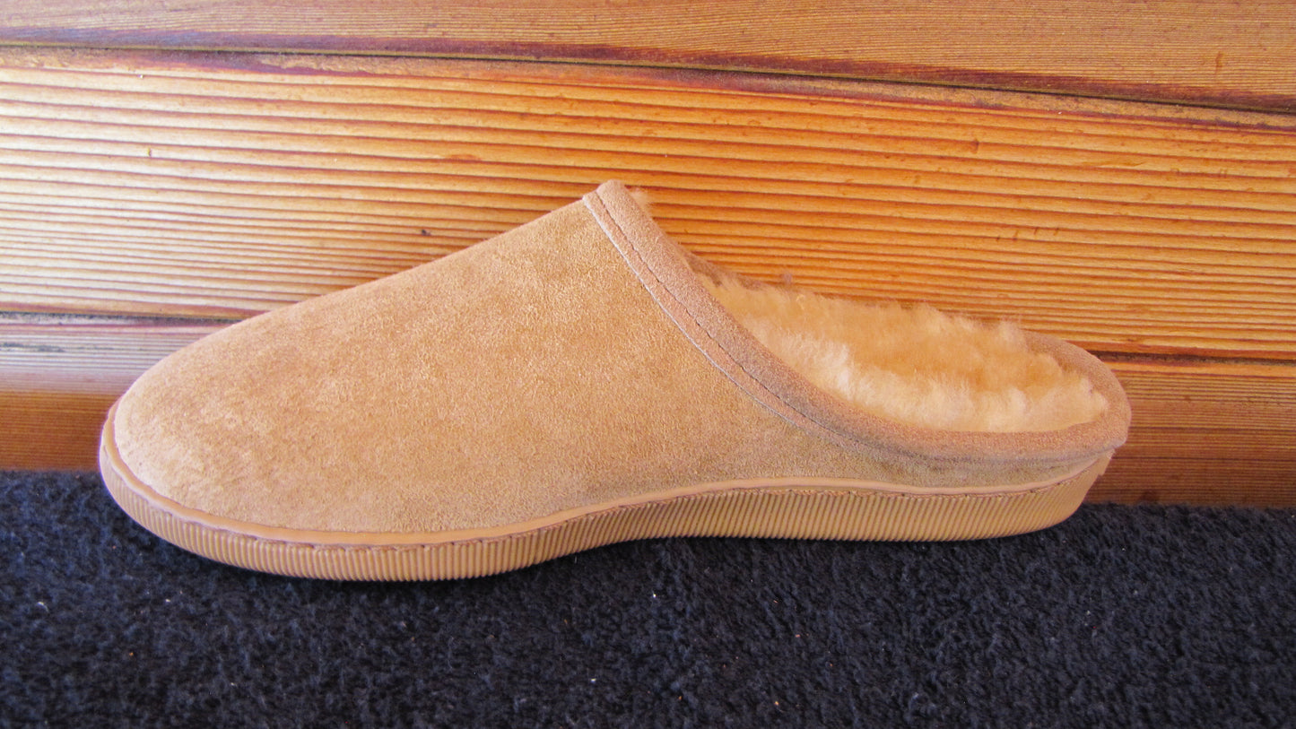 Moccasins by Minnetonka Woman size 5 Slip on Slipper Style, Tan Suede