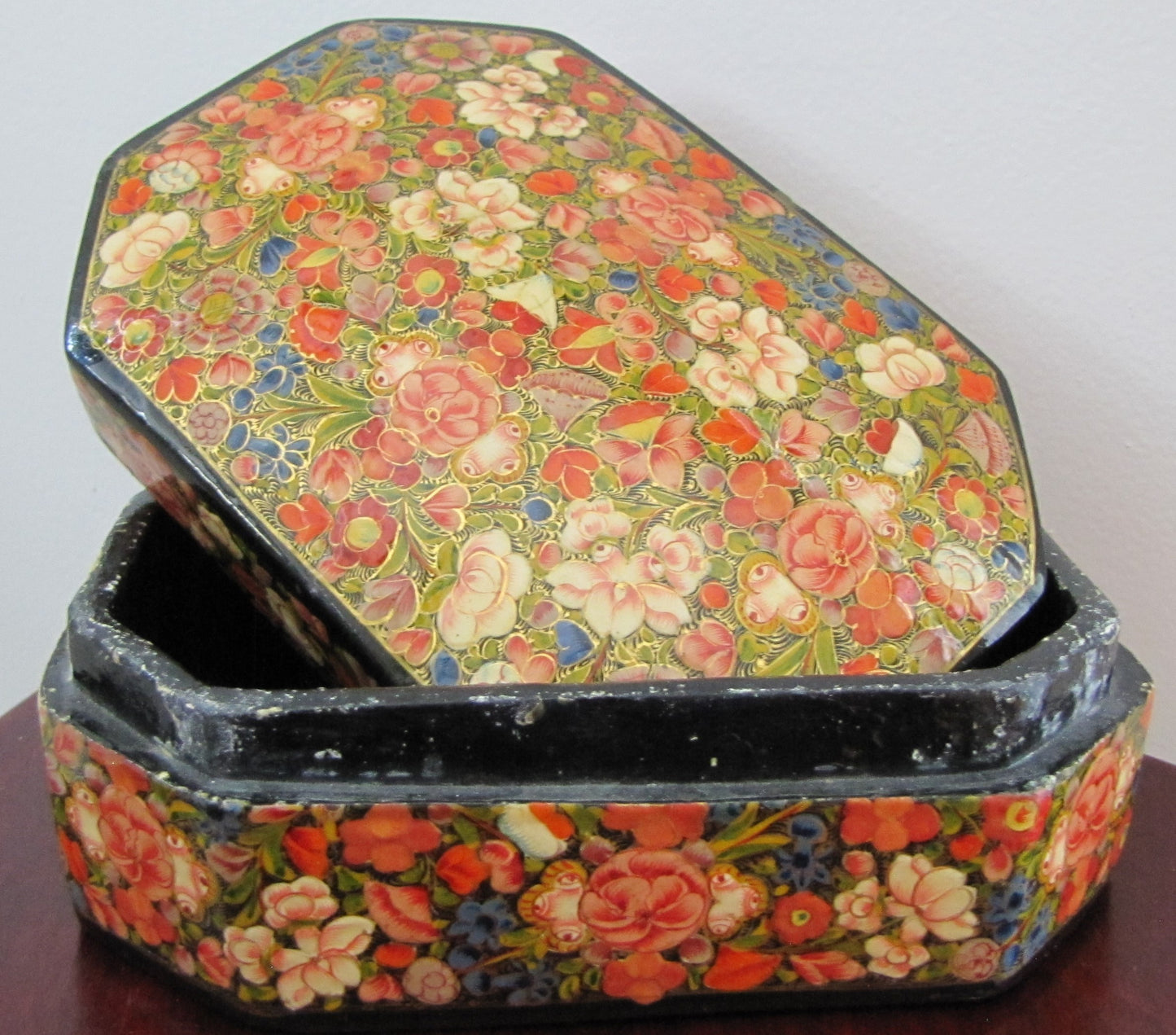 Vintage Jewelry box. Flower design,  Pre 1989